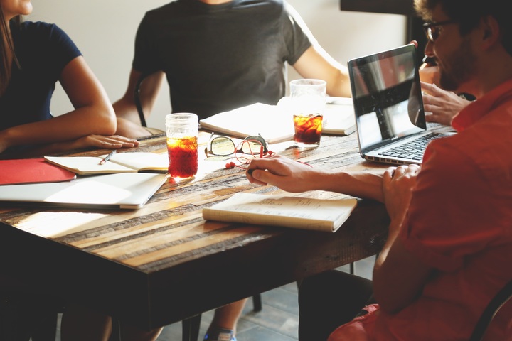 laptop-computer-writing-working-table-group-764425-pxhere.com